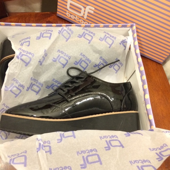 size 6 **NEW** betani Black Patent shoes - Picture 2 of 7
